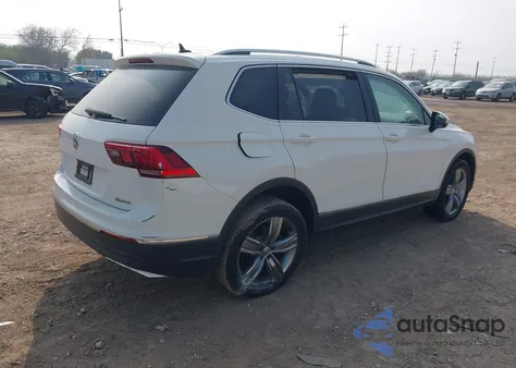 2021 Volkswagen Tiguan 2.0T Se/2.0T Se R-Line Black/2.0T Sel z USA, uszkodzony, nr VIN 3VV3B7AX6MM086852